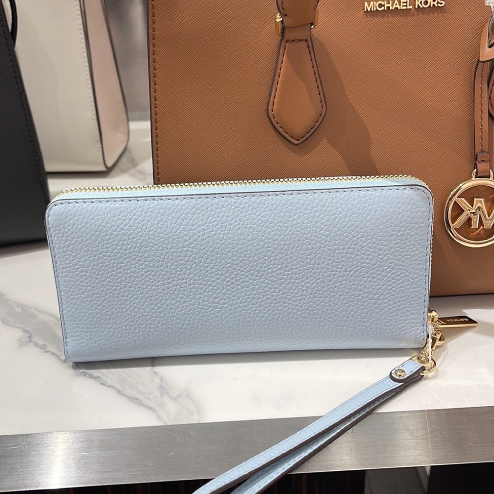 MICHAEL KORS LARGE TRAVEL CONTINENTAL WRISTLET WALLET PHONEHOLDER 
Vista Blue - Picture 8 of 16